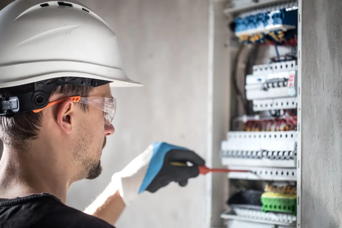Instalaciones de alta y baja tensión - Curso PRL 20 horas electricidad Madrid